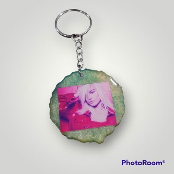 Bebe Rexha Green Glitter Keychain (Z158) - Picture 5 of 10